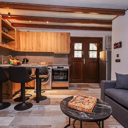 Apartament Medieval Estiva *